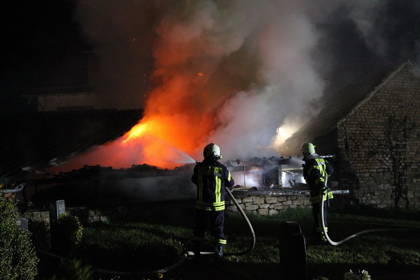 Garagenbrand in Feldengel