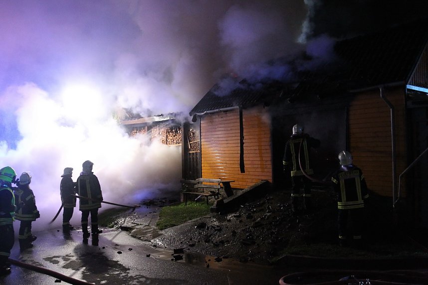 Garagenbrand in Feldengel