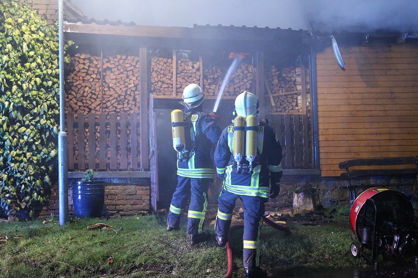 Garagenbrand in Feldengel