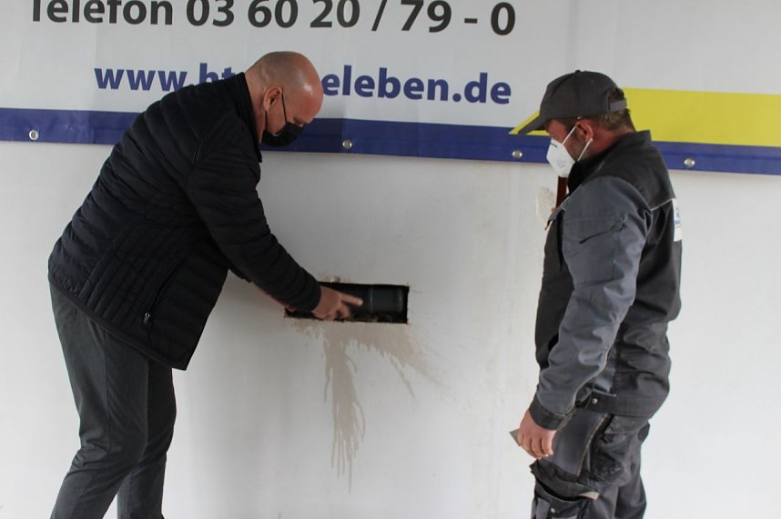 Steffen Grimm (B&uuml;rgermeister der Stadt Sondershausen); Thomas Gr&uuml;neberg (Polier).