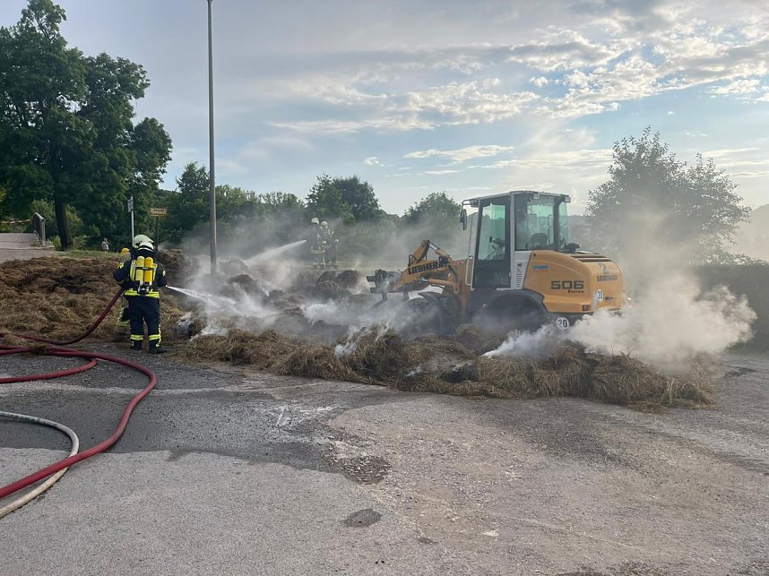 Heuballen in Sondershausen in Flammen