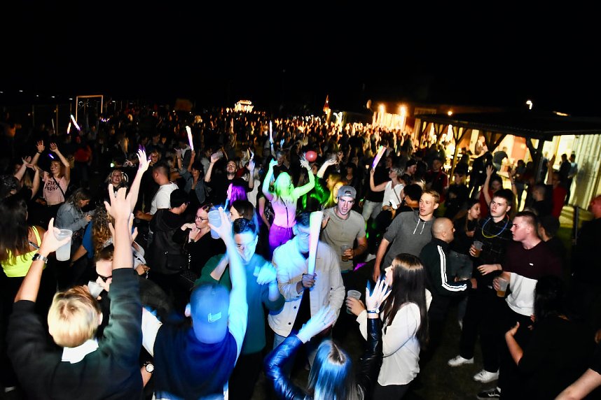 90 & 2000 Party in Urbach