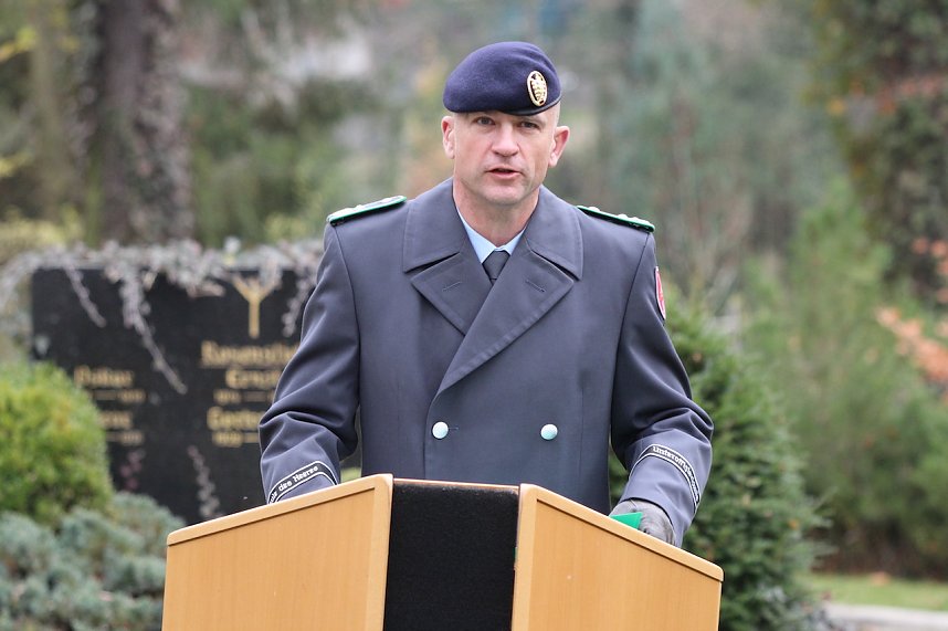 Oberstleutnant Daniel Faul - Gedenken zum Volkstrauertag im Ehrenhain auf dem Hauptfriedhof in Sondershausen