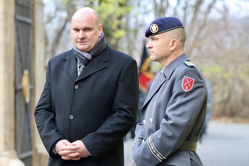 Gel&ouml;bnis neuer Soldatinnen und Soldaten der Bundeswehr im Lustgarten im Schloss Sondershausen 