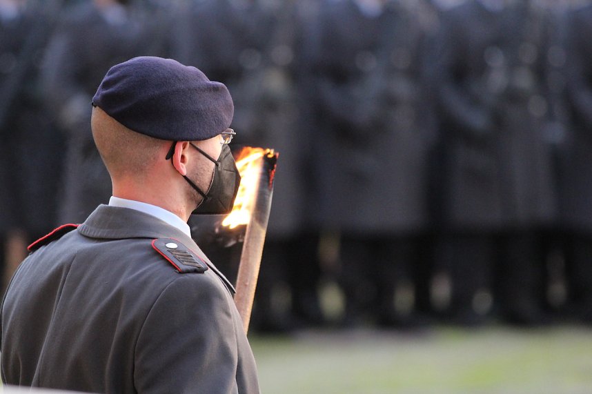 Gel&ouml;bnis neuer Soldatinnen und Soldaten der Bundeswehr im Lustgarten im Schloss Sondershausen 