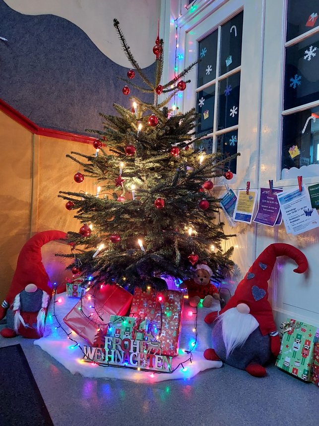 Zeit zum Weihnachtsgeschenke basteln im JuST