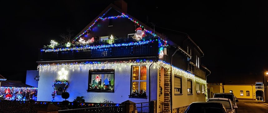 Auch in diesem Jahr kann das bunt leuchtende Haus von "Siggi" bewundert werden