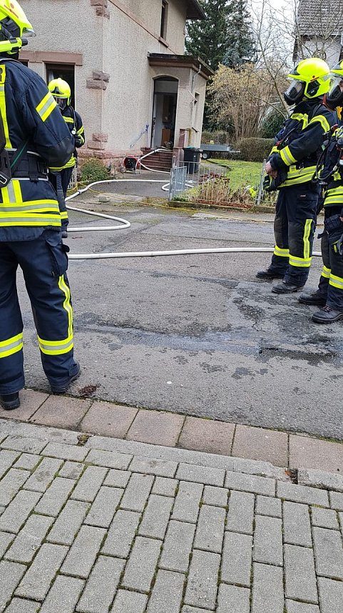 Feuerwehreinsatz in Bad Frankenhausen nach Verpuffung in einem Keller