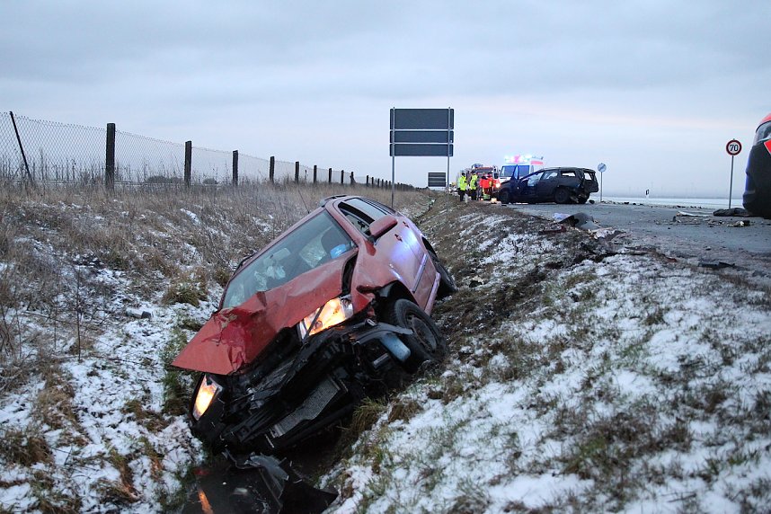 Sechs Verletzte bei Unfall auf der B4