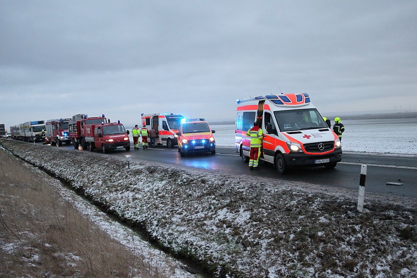 Sechs Verletzte bei Unfall auf der B4