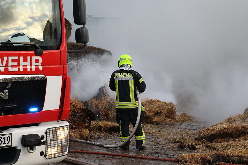 Strohballenbrand in Niedertopfstedt