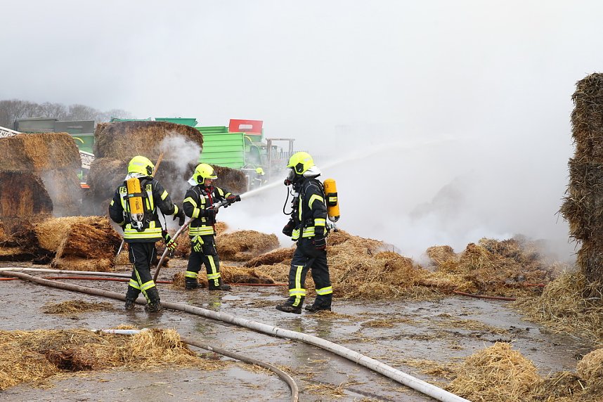 Strohballenbrand in Niedertopfstedt