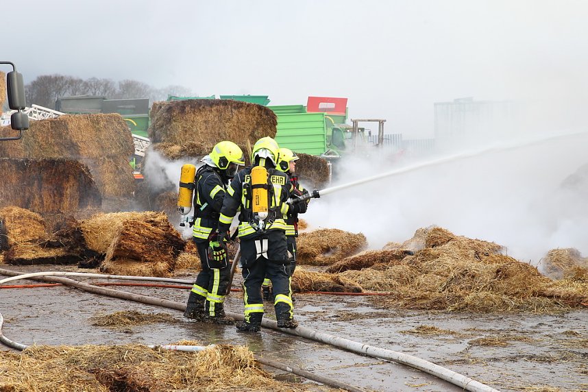 Strohballenbrand in Niedertopfstedt
