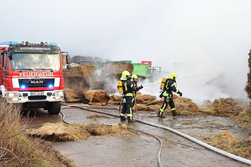 Strohballenbrand in Niedertopfstedt