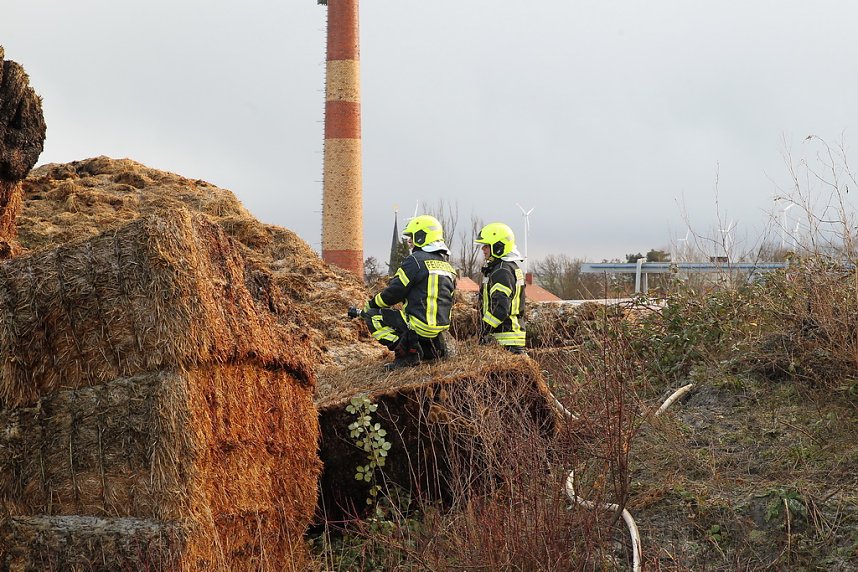 Strohballenbrand in Niedertopfstedt
