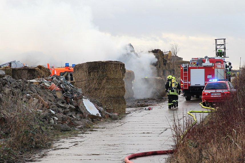 Strohballenbrand in Niedertopfstedt