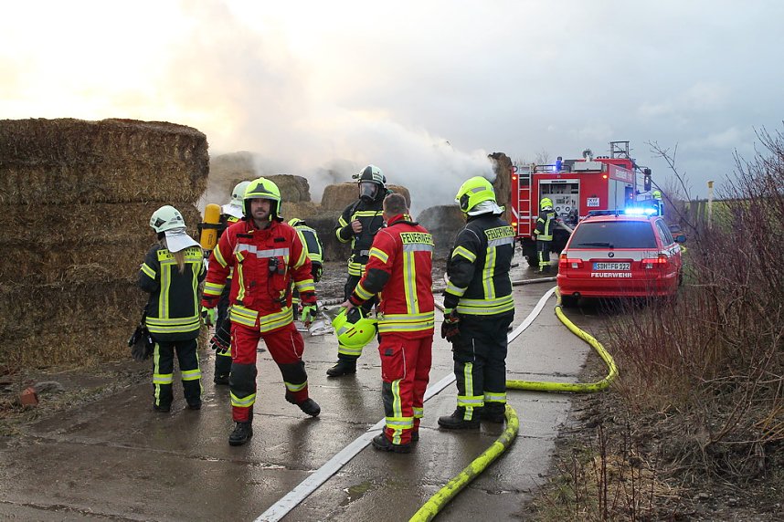 Strohballenbrand in Niedertopfstedt
