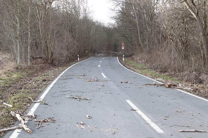 Sturmsch&auml;den auf der Landstra&szlig;e