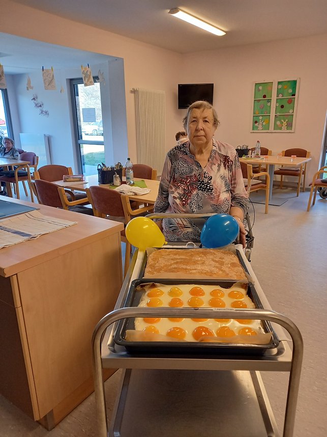 Tagesg&auml;ste backen zwei Kuchen f&uuml;r den guten Zweck