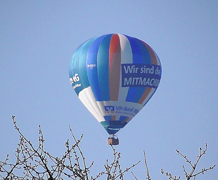 Hei&szlig;luftballon &uuml;ber dem Kyffh&auml;user