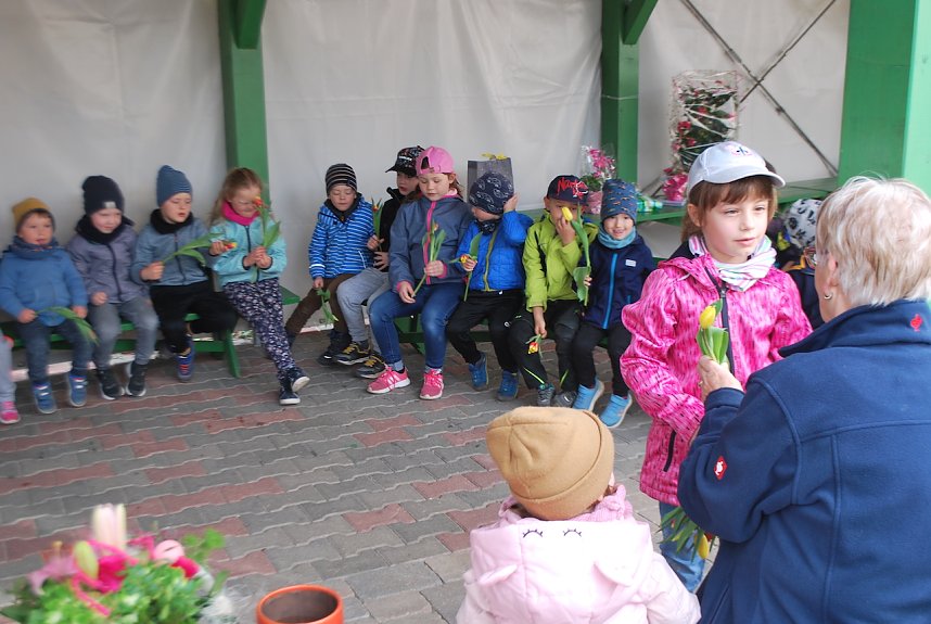 Kerstin T&ouml;ppe wird nach 46 Dienstjahren in den Ruhestand "entlassen".