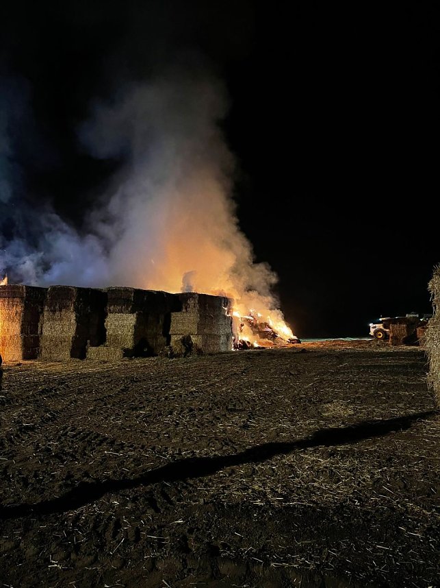 Brennende Strohballen bei Donndorf