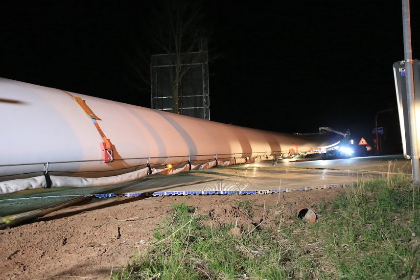 Schwerlasttransport mit Windr&auml;dern