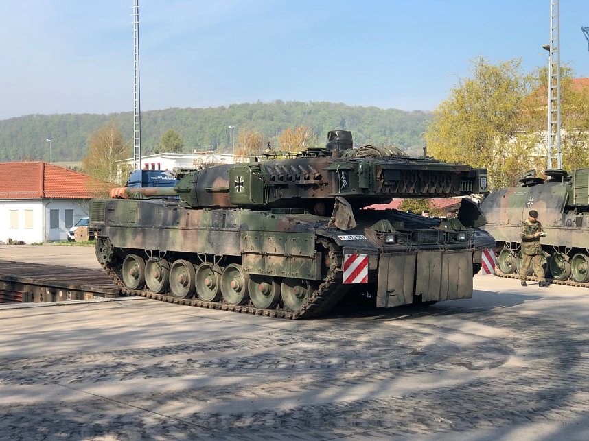 28 Leopard 2 Panzer zur&uuml;ck in Bad Frankenhausen