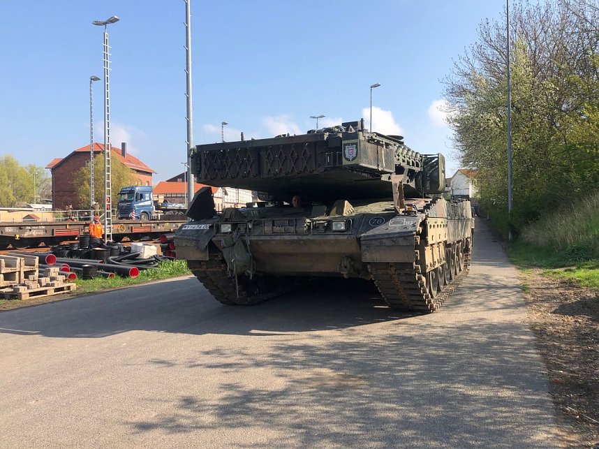 28 Leopard 2 Panzer zur&uuml;ck in Bad Frankenhausen