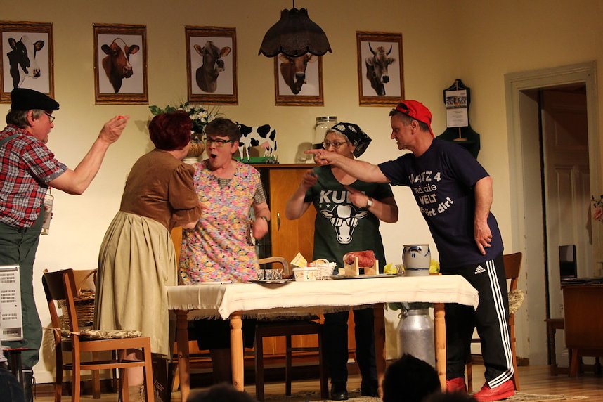 Premiere im Allmenh&auml;user Bauerntheater