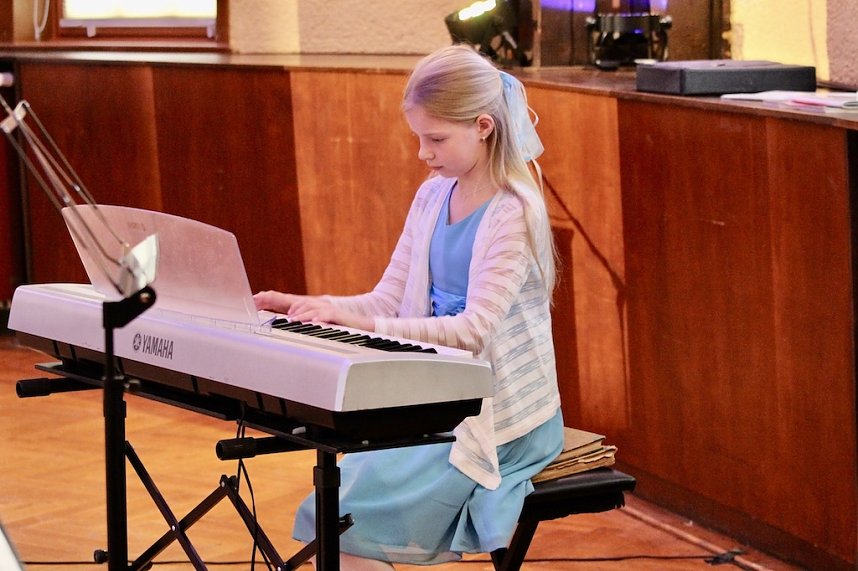 Musiksch&uuml;lerin der Kyffh&auml;user Musikschule mit einem gekonnten Beitrag