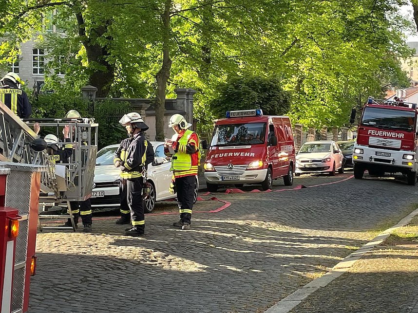 Sondersh&auml;user Feuerwehr &uuml;bt den Ernstfall