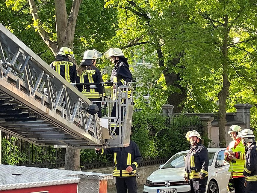 Sondersh&auml;user Feuerwehr &uuml;bt den Ernstfall