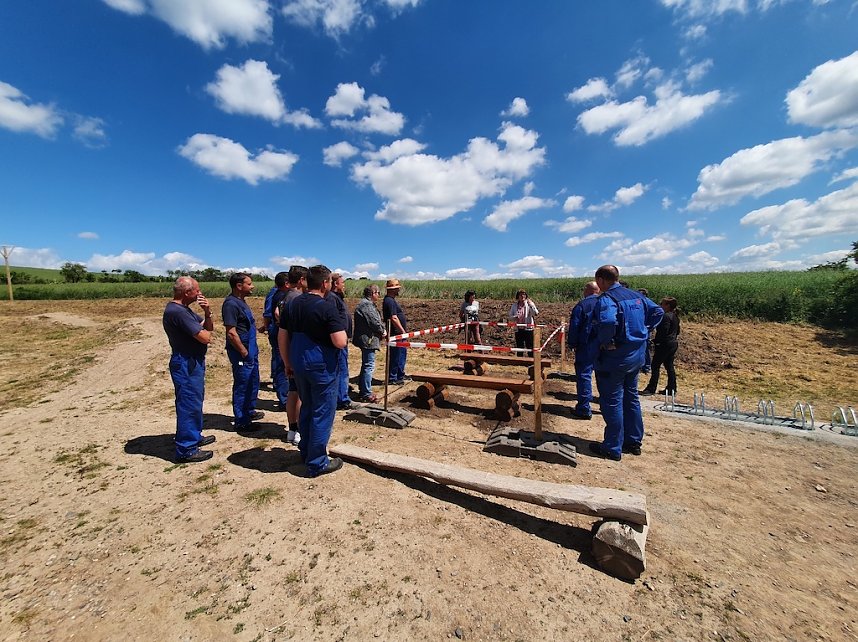 Mitarbeiteriinen und Mitarbeiter der Heeresinstandsetzungslogistik 