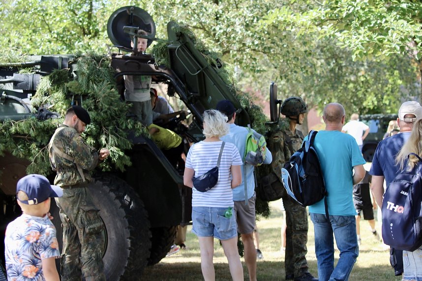 Tag der "Offenen T&uuml;r" auf dem Gel&auml;nde der Kyffh&auml;user Kaserne zwischen Bad Frankenhausen und Seehausen 