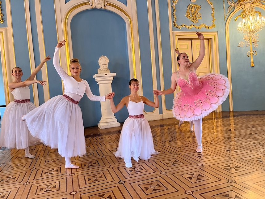 Auftritte des Tanzstudios Radeva