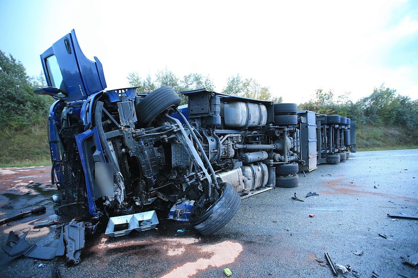 KKW kippt auf der A38 um