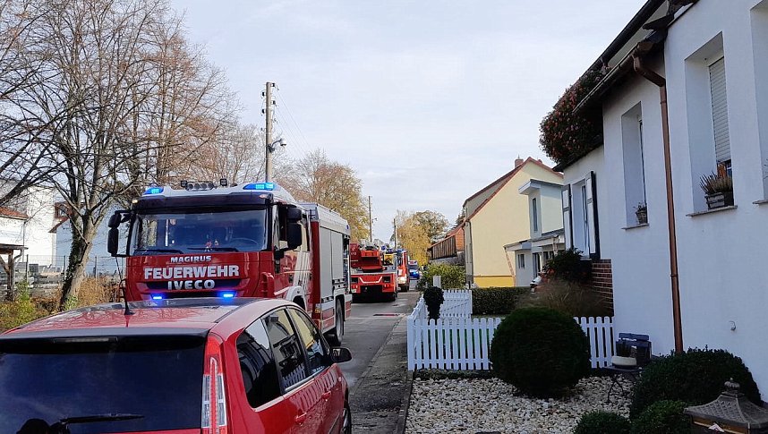 Carport- und M&uuml;lltonnenbrand musste gel&ouml;scht werden