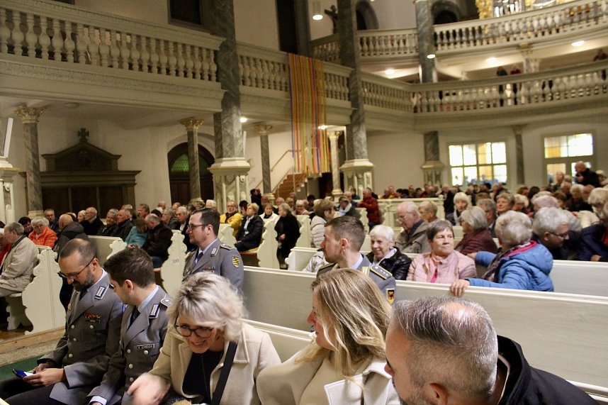 Vor ausverkauftem Haus fand gestern das Benefizkonzert des Luftwaffenmusikkorps Erfurt und die Verleihung der Ehrenamtspreise der Stadt Sondershausen statt.