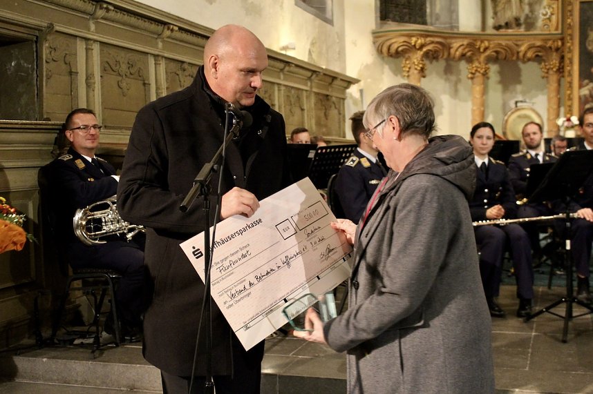 Vor ausverkauftem Haus fand gestern das Benefizkonzert des Luftwaffenmusikkorps Erfurt und die Verleihung der Ehrenamtspreise der Stadt Sondershausen statt.