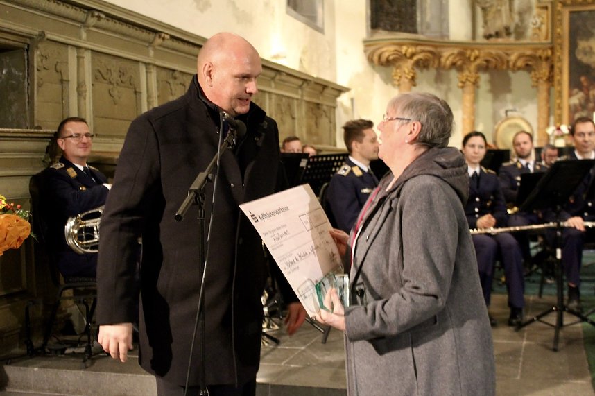 Vor ausverkauftem Haus fand gestern das Benefizkonzert des Luftwaffenmusikkorps Erfurt und die Verleihung der Ehrenamtspreise der Stadt Sondershausen statt.