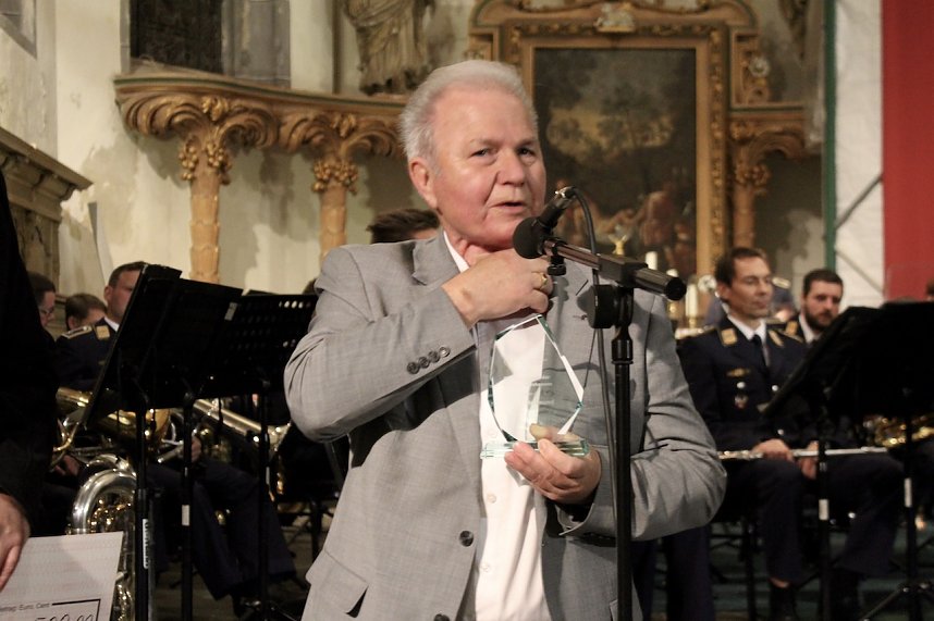 Vor ausverkauftem Haus fand gestern das Benefizkonzert des Luftwaffenmusikkorps Erfurt und die Verleihung der Ehrenamtspreise der Stadt Sondershausen statt.