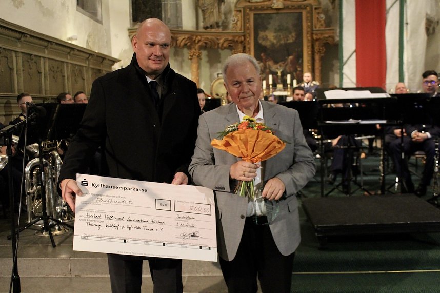Vor ausverkauftem Haus fand gestern das Benefizkonzert des Luftwaffenmusikkorps Erfurt und die Verleihung der Ehrenamtspreise der Stadt Sondershausen statt.