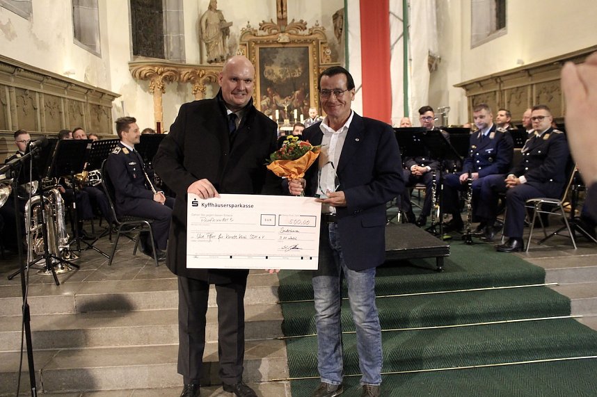 Vor ausverkauftem Haus fand gestern das Benefizkonzert des Luftwaffenmusikkorps Erfurt und die Verleihung der Ehrenamtspreise der Stadt Sondershausen statt.
