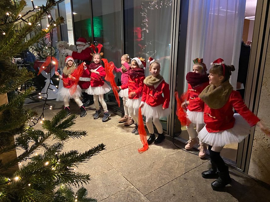 Auftritt am Adventskalender vor der Nordh&auml;user Bibliothek