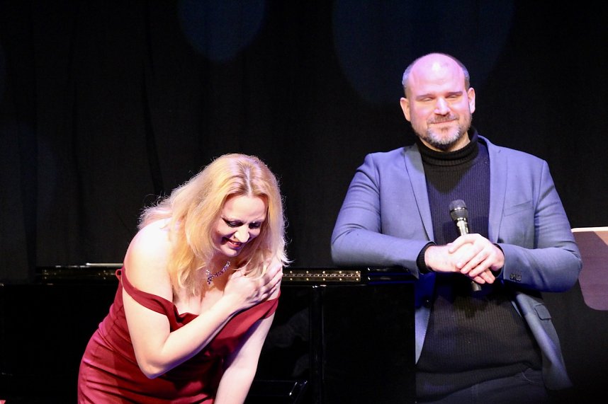 In Haus der Kunst in Sondershausen fand das vorletzte Weihnachtskonzert des Tenortrios Fellas, in diesem Jahr, vor ausverkauftem Haus statt. Am Klavier begleitete sie die bekannten Pianistin Rosalina Genchev 