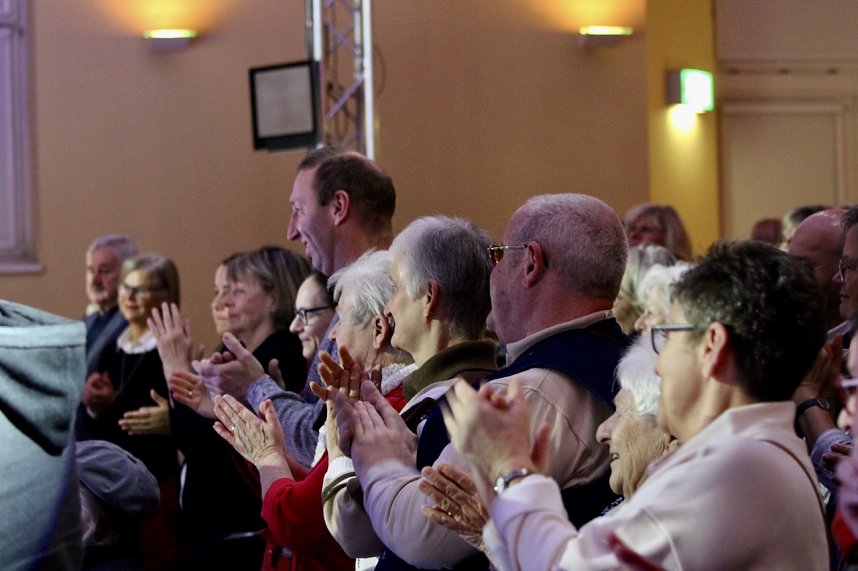 In Haus der Kunst in Sondershausen fand das vorletzte Weihnachtskonzert des Tenortrios Fellas, in diesem Jahr, vor ausverkauftem Haus statt. Am Klavier begleitete sie die bekannten Pianistin Rosalina Genchev 