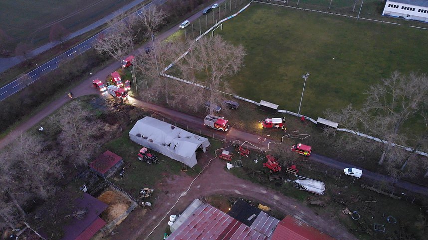 Brennender Strohballen in Westerengel