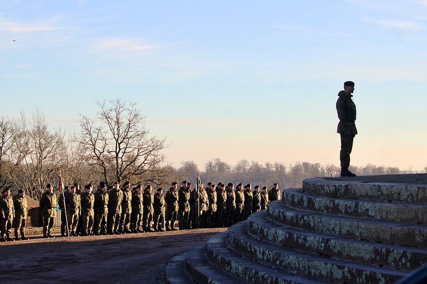 Verleihung des Fahnenbandes vor dem Kyffh&auml;user Denkmal