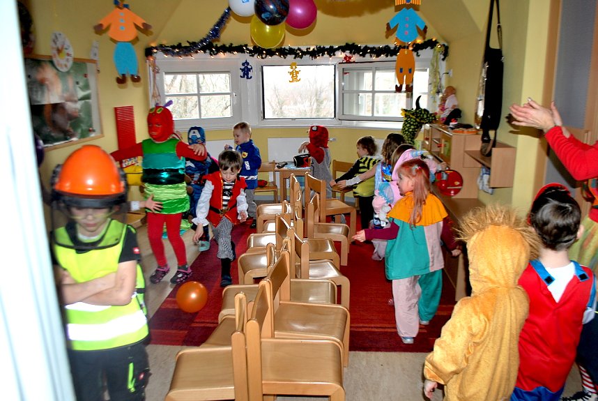 Stuhltanz beim Faschingsfest in der Kindervilla Bad Frankenhausen 